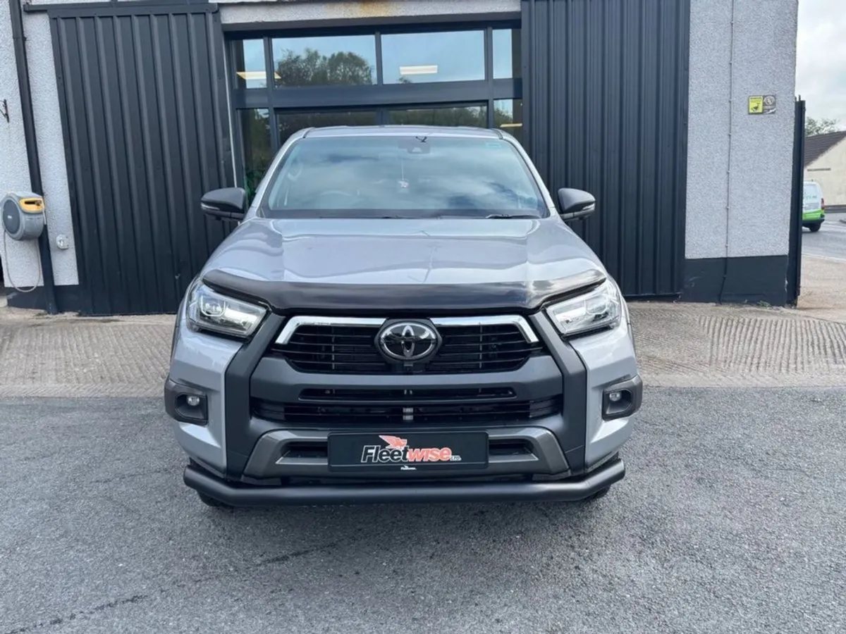 Toyota HiLux 2.8 D-4d-h Invincible X Pickup 4dr D - Image 2