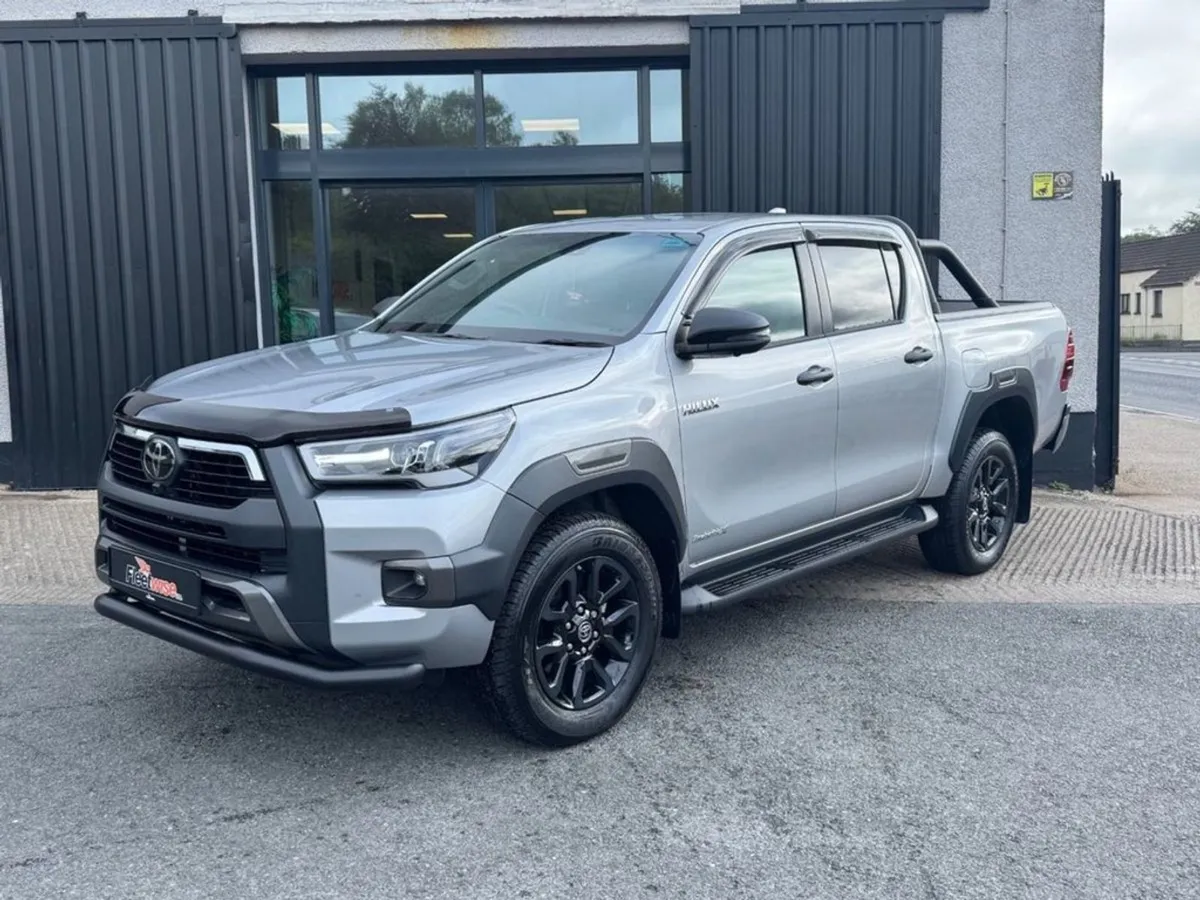 Toyota HiLux 2.8 D-4d-h Invincible X Pickup 4dr D - Image 3