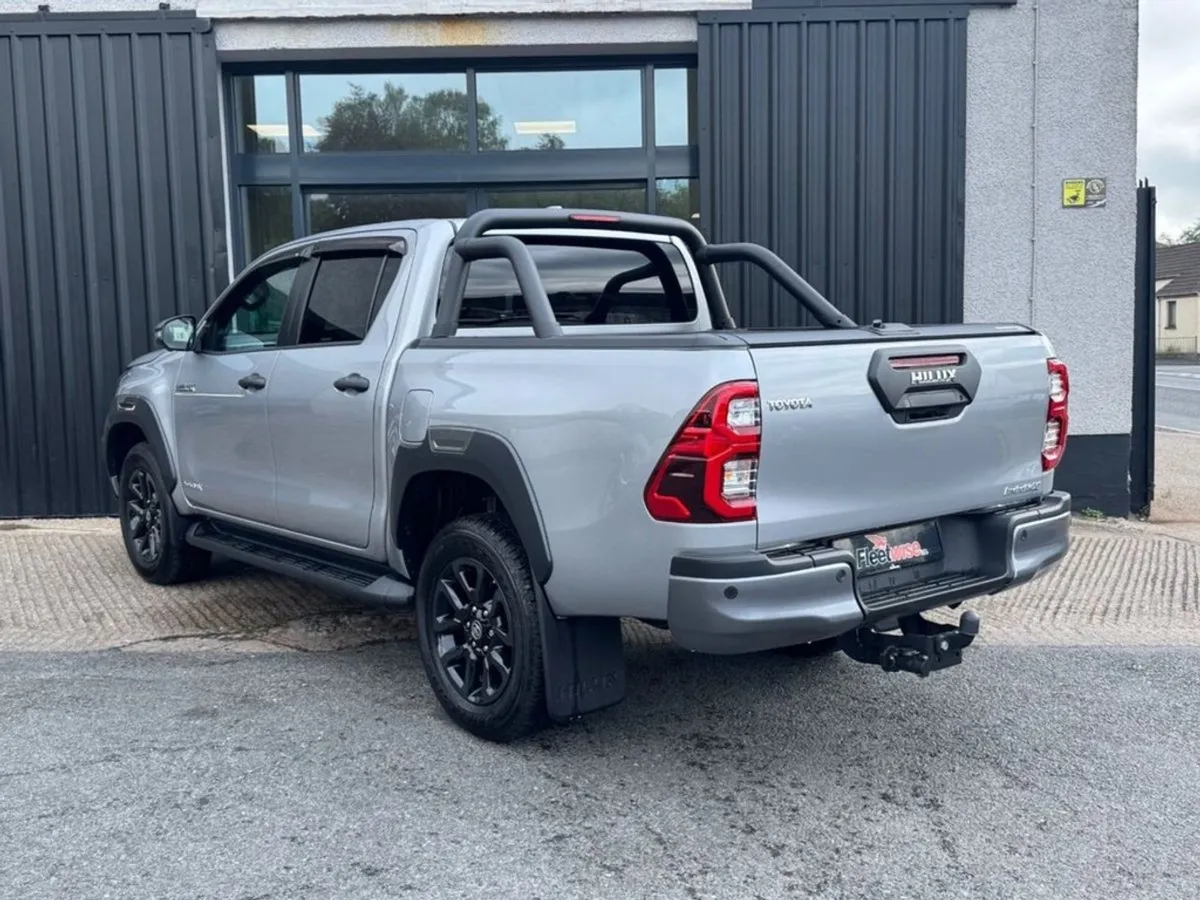 Toyota HiLux 2.8 D-4d-h Invincible X Pickup 4dr D - Image 4