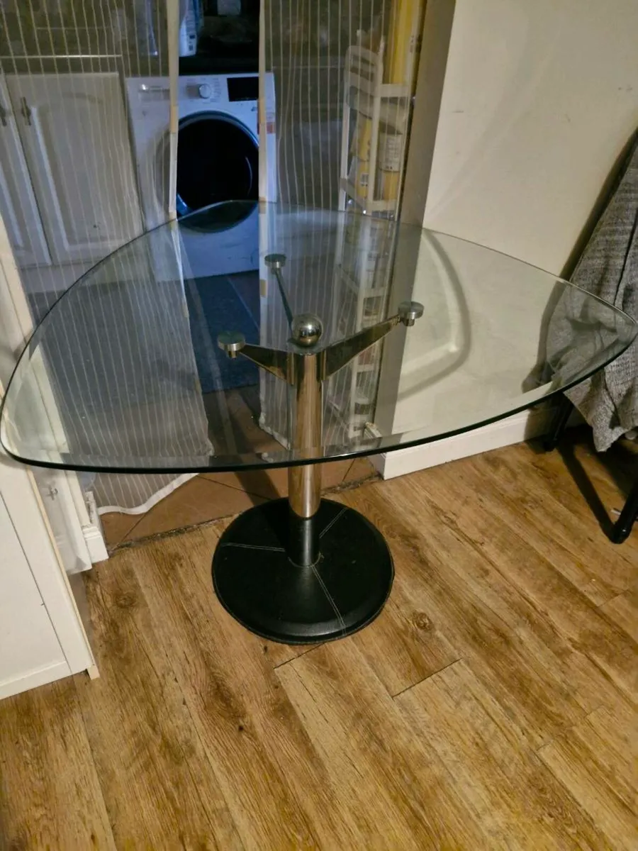 Glass Triangular Tablw with chairs - Image 1
