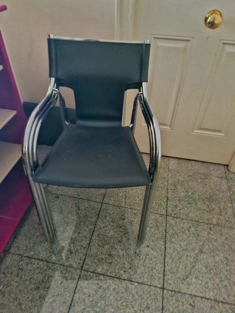 Glass Triangular Tablw with chairs - Image 2