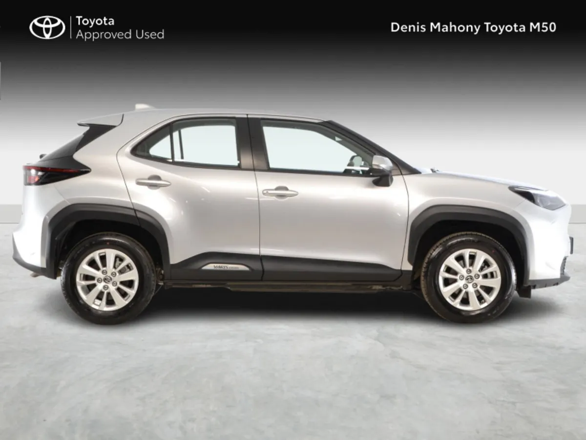 Toyota Yaris Cross Luna Hybrid Auto - Image 3