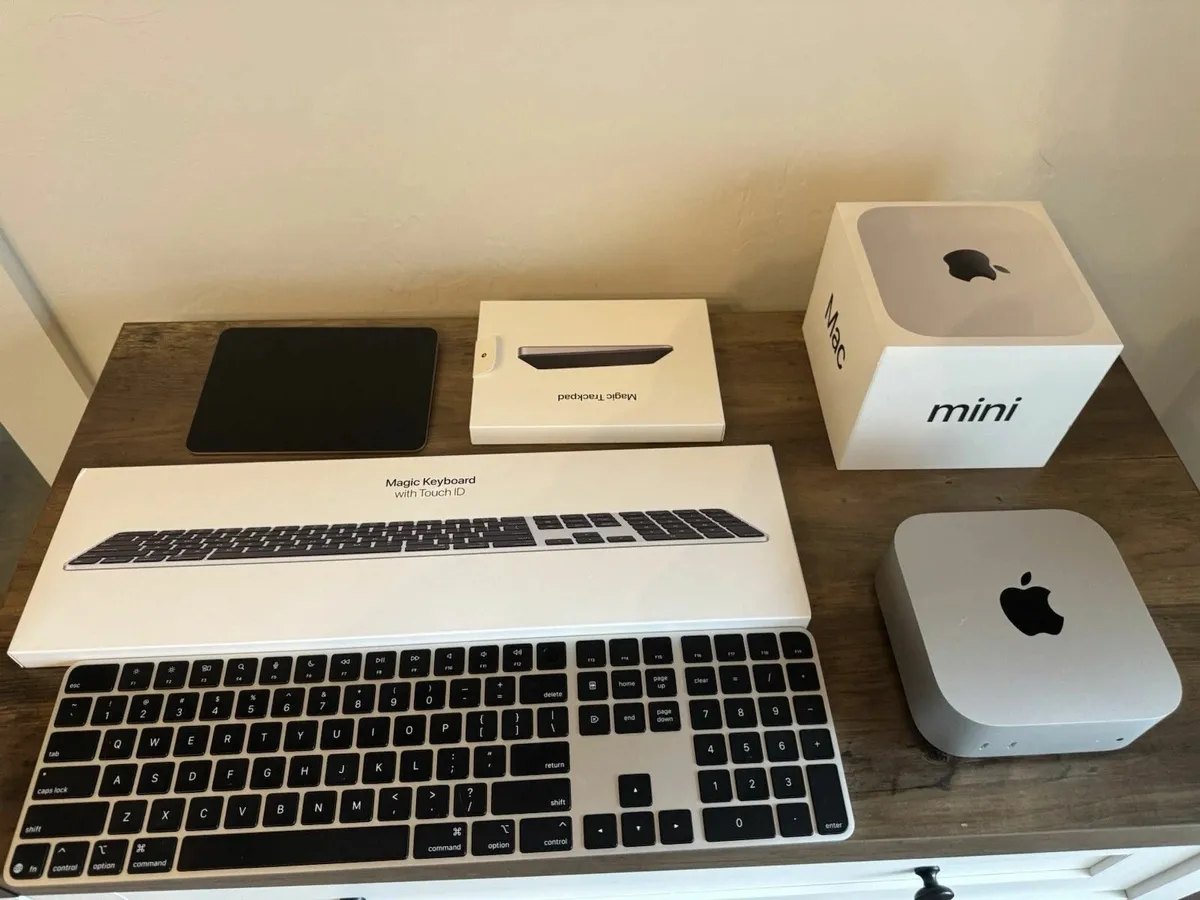 Mac mini M4, Touch ID keyboard, Touchpad - Image 1