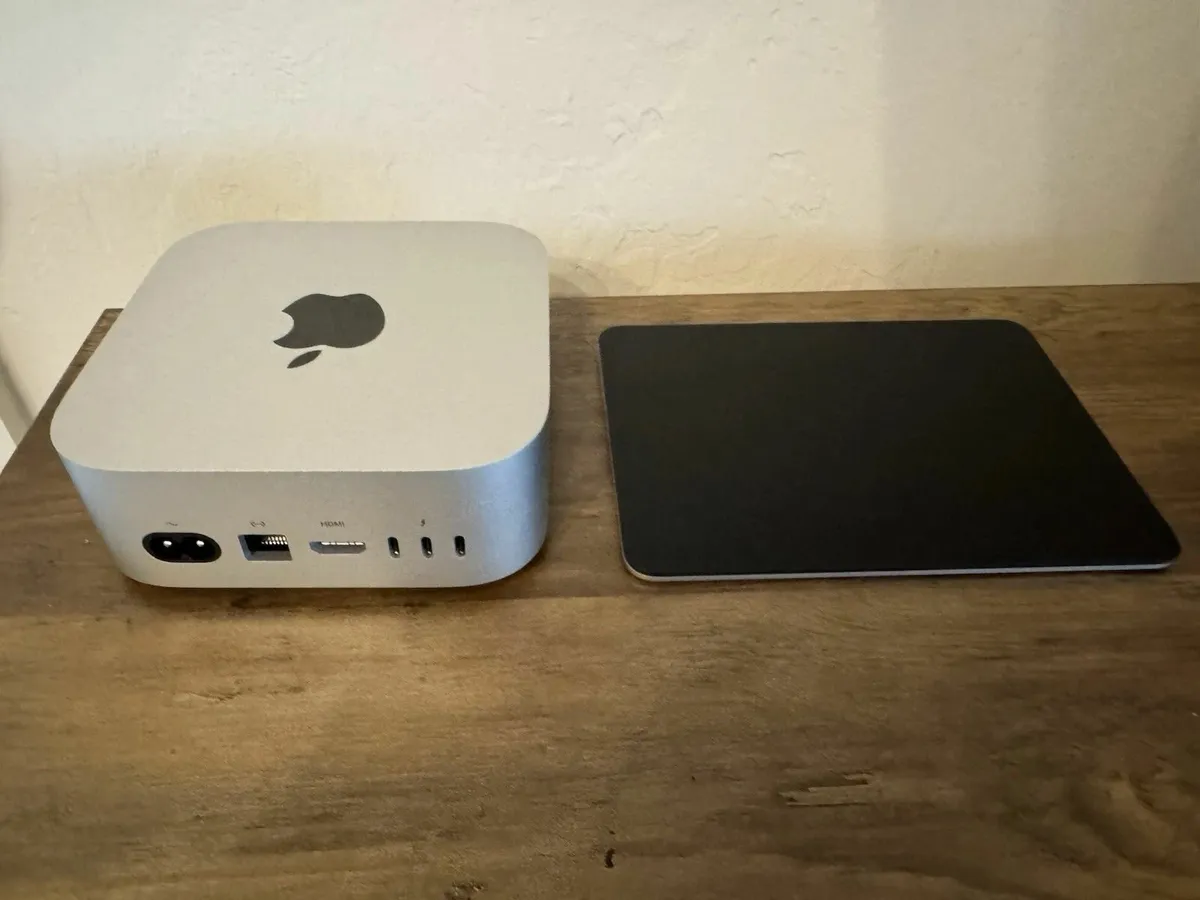 Mac mini M4, Touch ID keyboard, Touchpad - Image 2