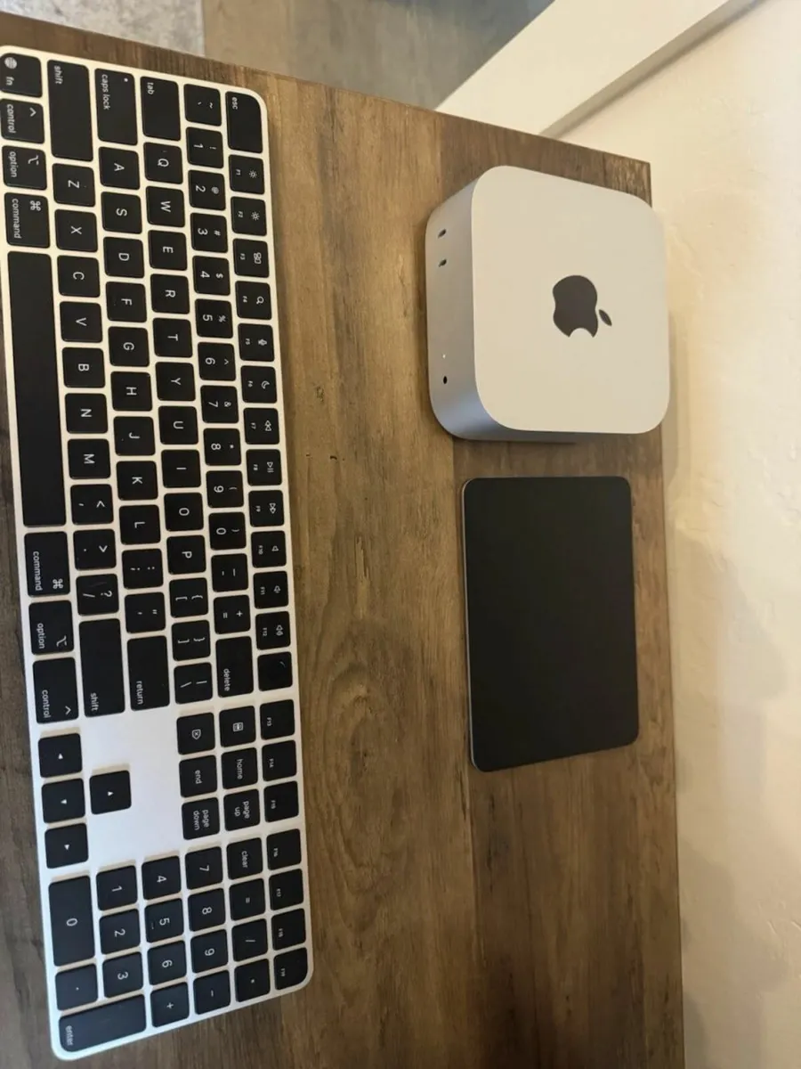 Mac mini M4, Touch ID keyboard, Touchpad - Image 4