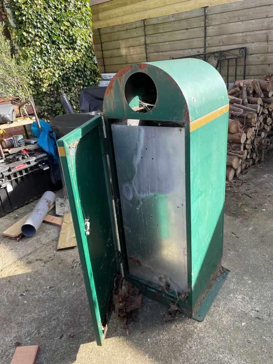 Outdoor bin - Image 2
