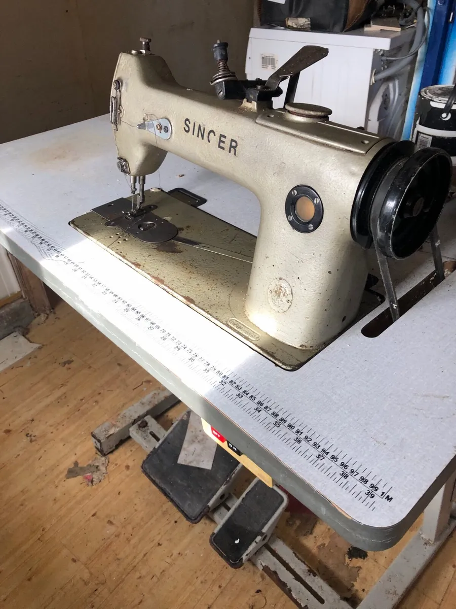 Sewing machine Singer - Image 1