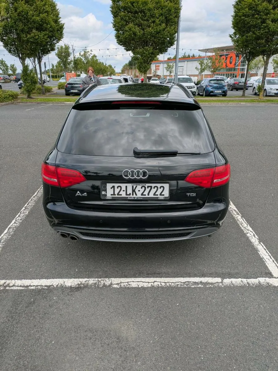 Audi A4 Avant S-Line Black Edition - Image 4