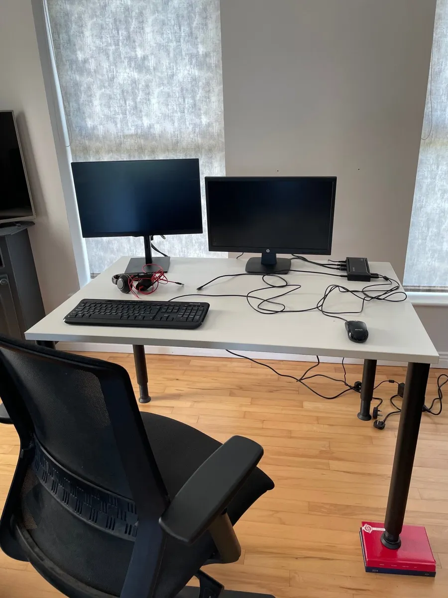 Office set up - Image 1
