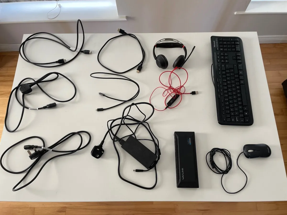 Office set up - Image 3