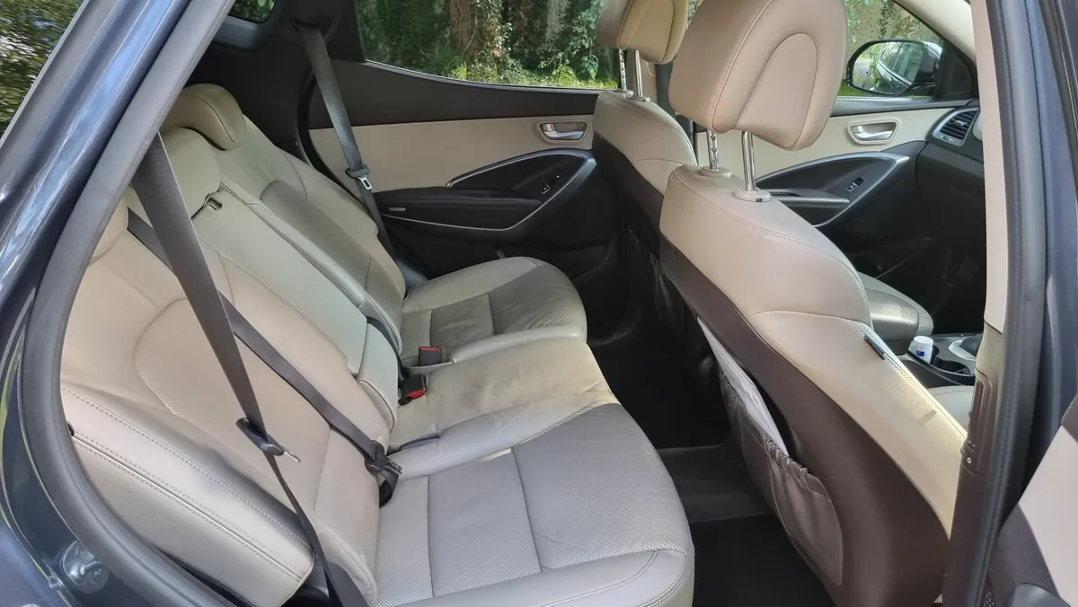 172 Hyundai Santa Fe automatic - Image 3