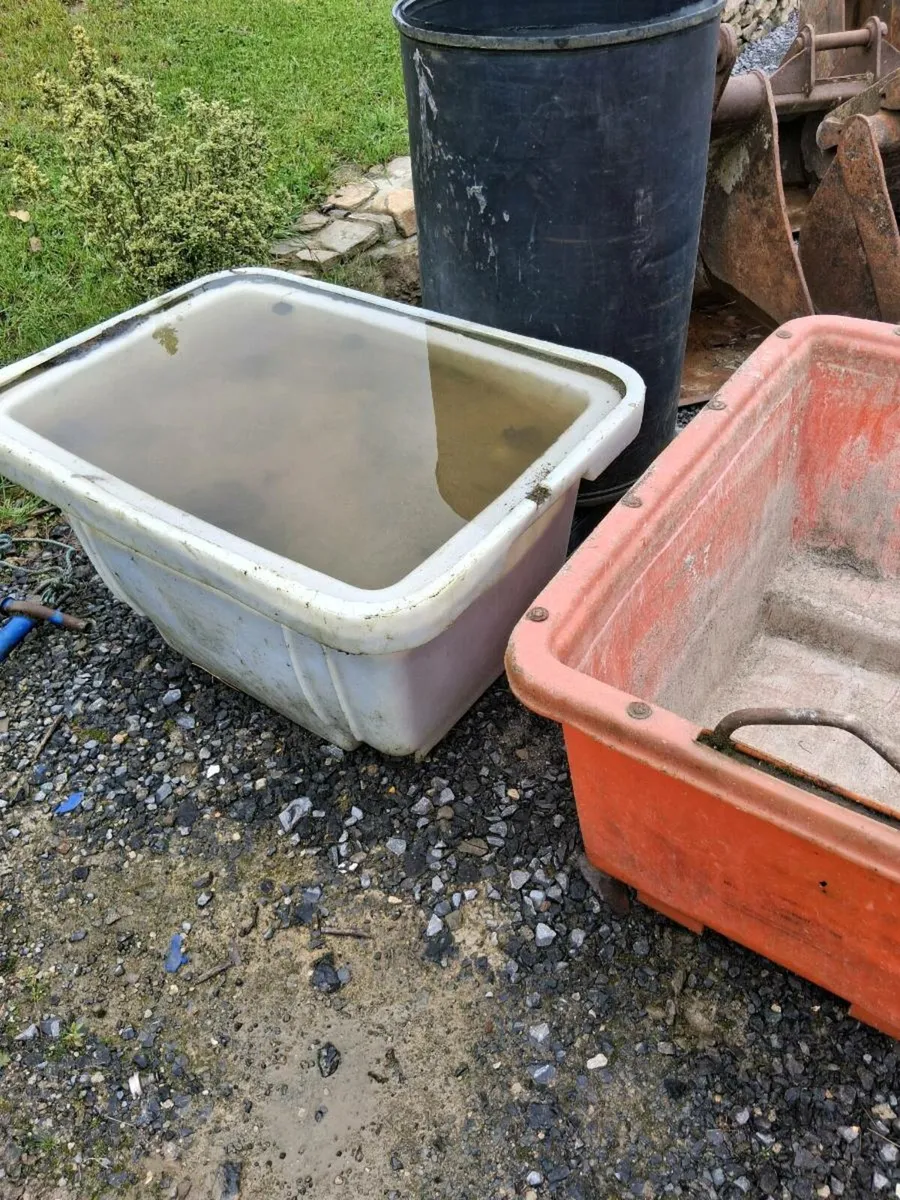 Mortar bins and water butt - Image 2