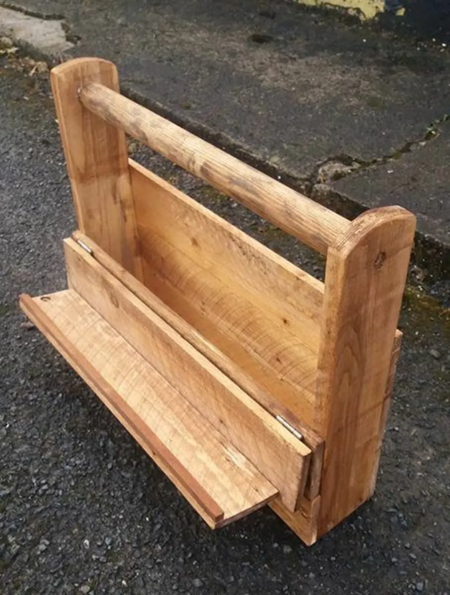 Rustic carrier/toolbox/memory box - Image 1