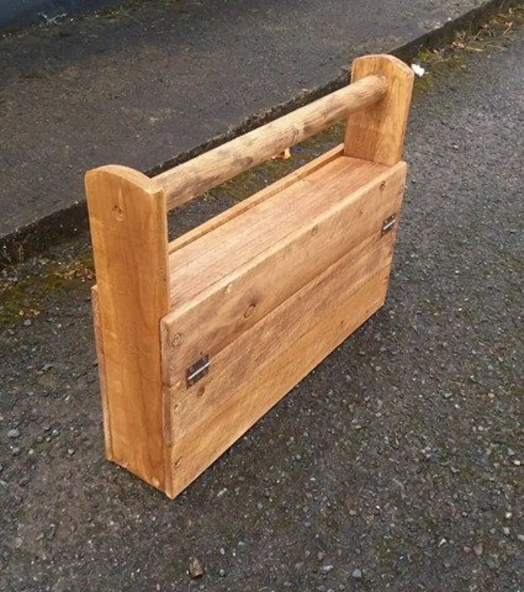 Rustic carrier/toolbox/memory box - Image 2