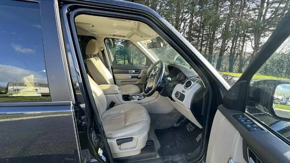 Land Rover Discovery 2015 crewcab low tax - Image 2