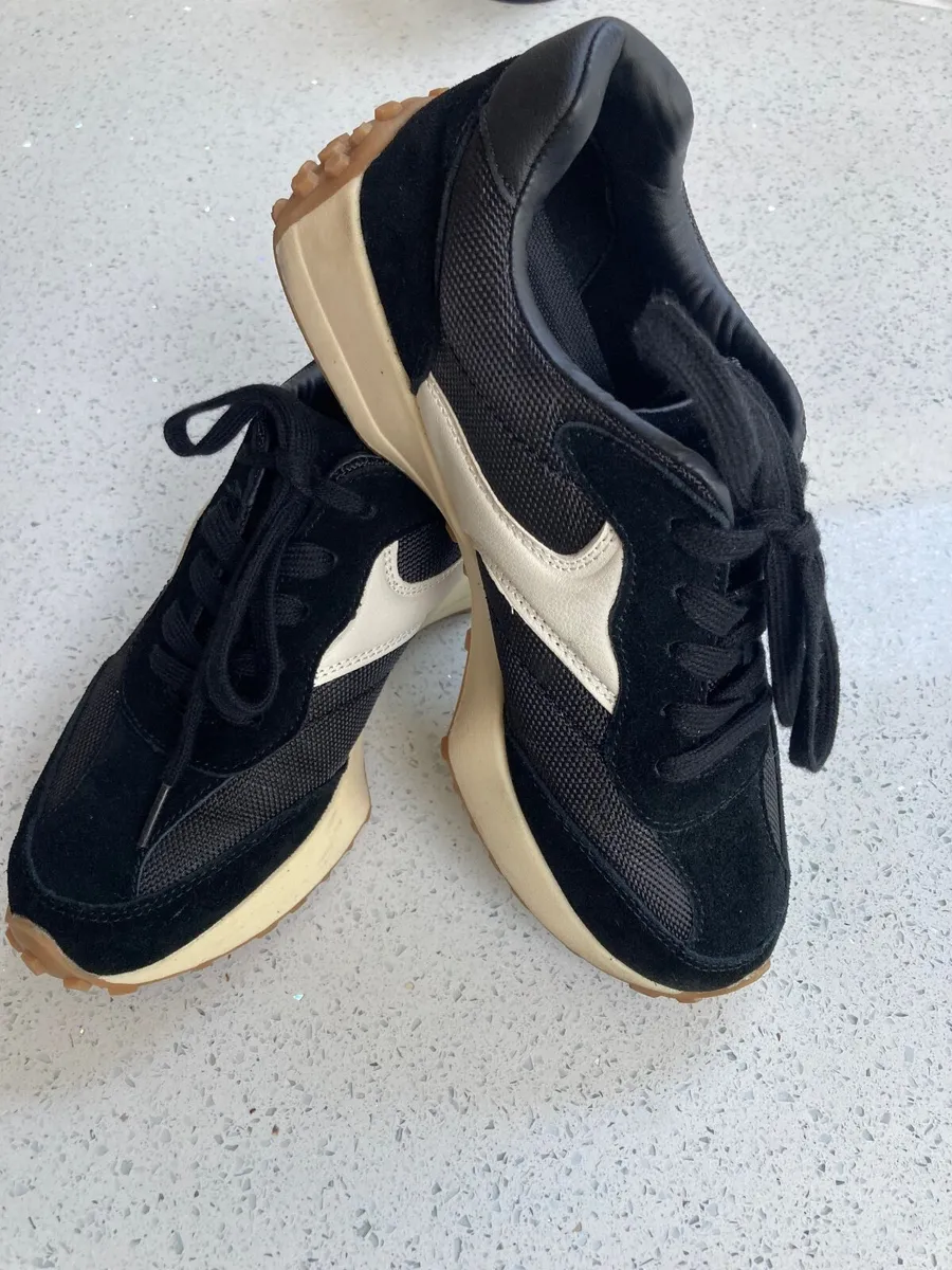 Ladies suede trainers - Image 1