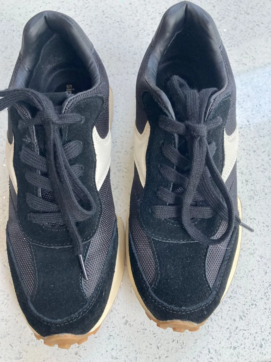 Ladies suede trainers - Image 2