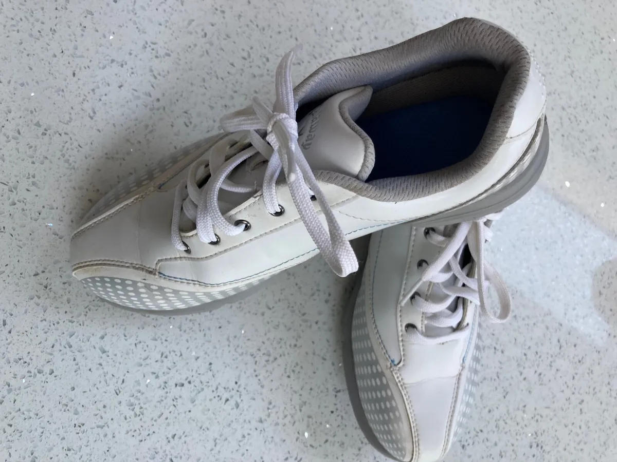 Ladies golf shoes - Image 1