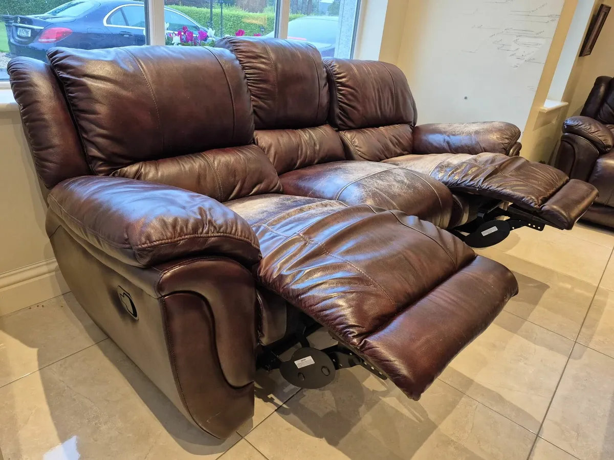 Beautiful leather couch - Image 3