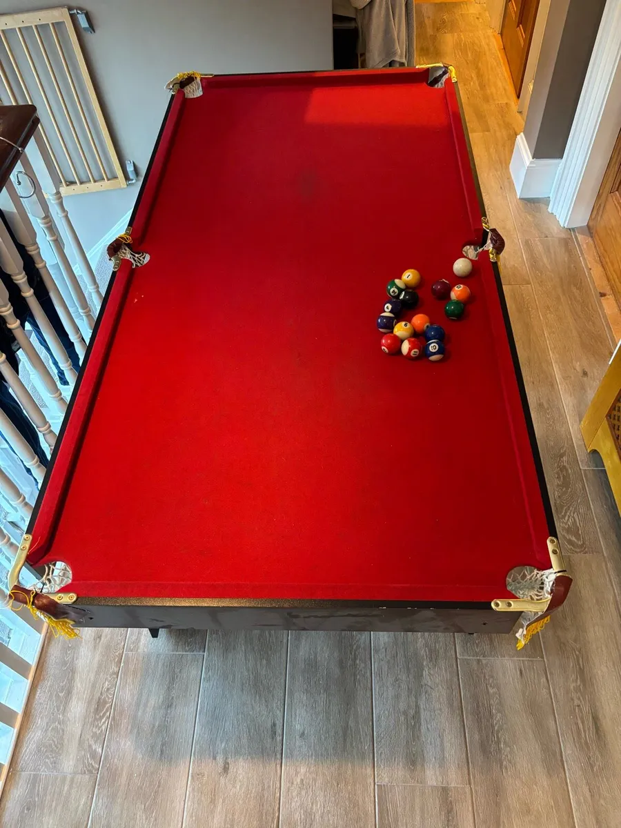 Pool table - Image 1
