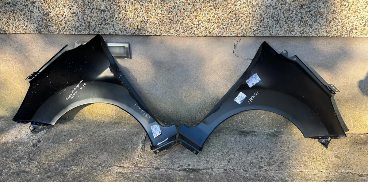 Ford Fiesta MK7 08-17 Pair Genuine Ford Wings - Image 4