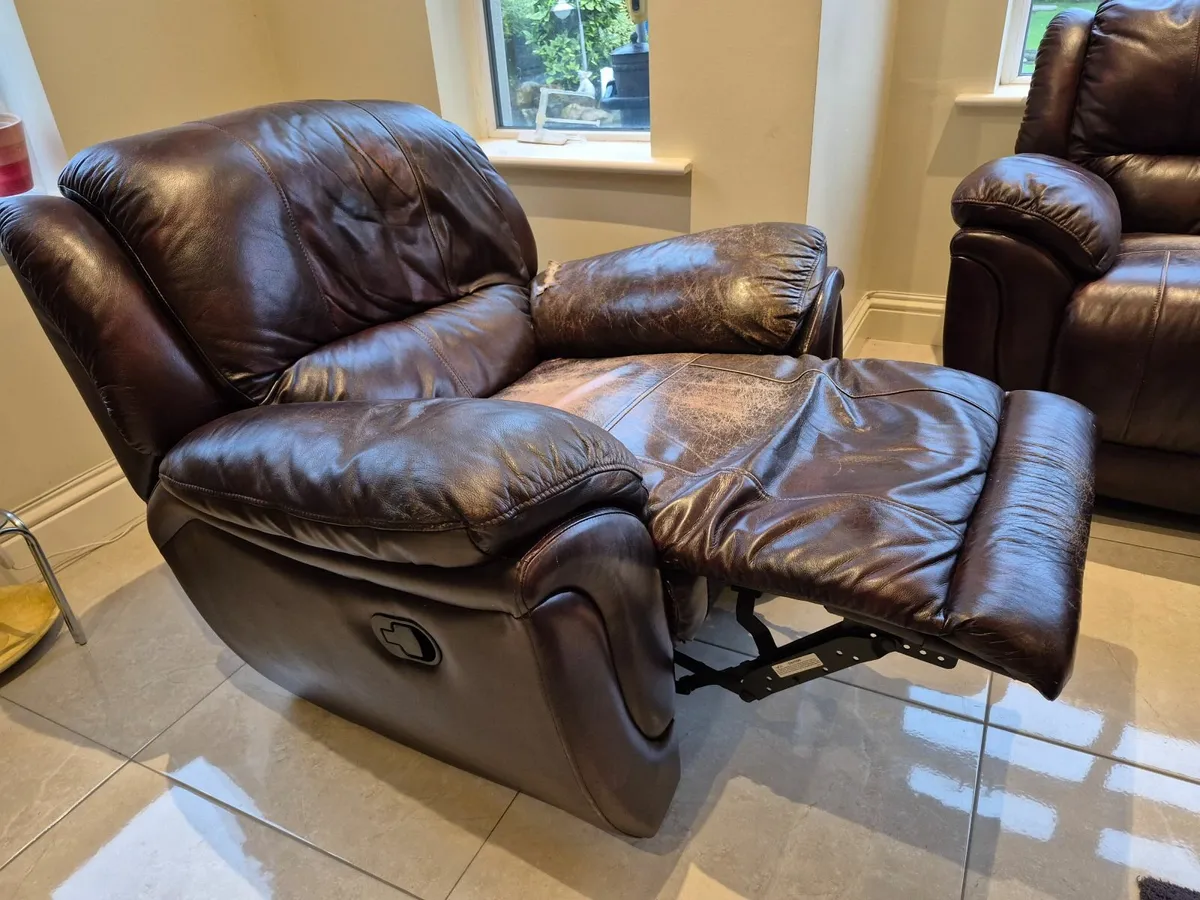 2 x recliner chairs - Image 2