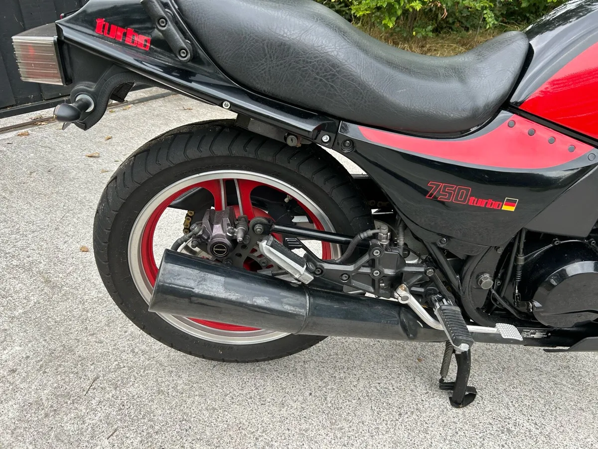 Kawasaki GPZ 750 turbo - Image 2