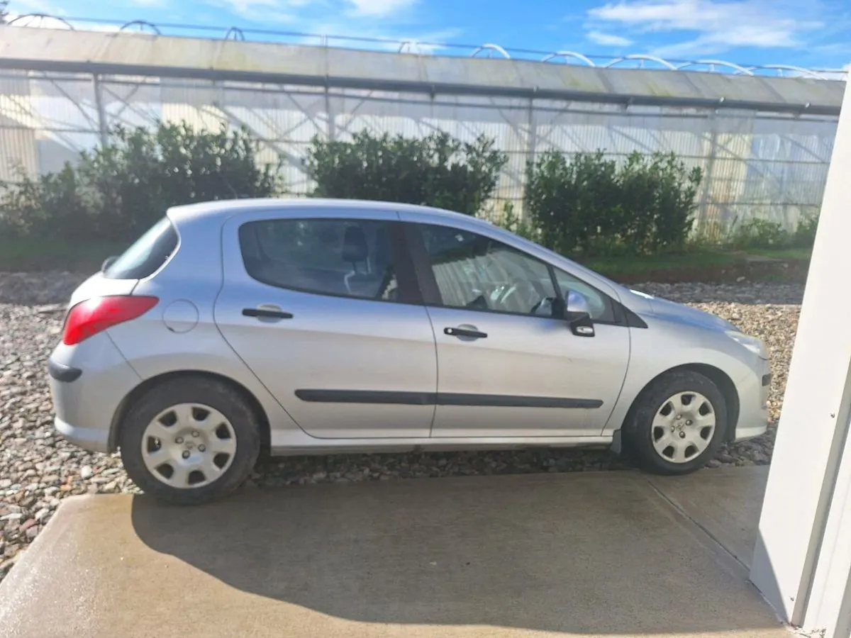 Car - Image 3