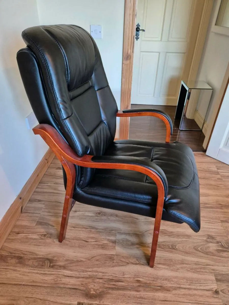 Orthopaedic Chair - Image 3