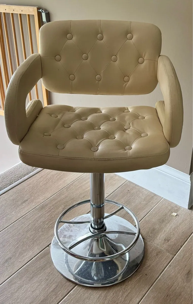 Bar stool - Image 1
