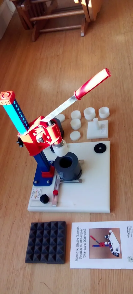 Bath bomb press/maker - Image 1