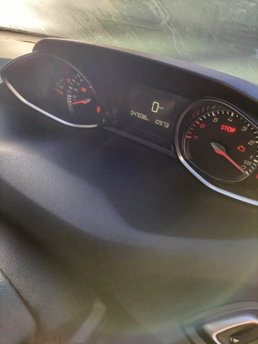 2019 Peugeot 308 1.2 Petrol - Image 4