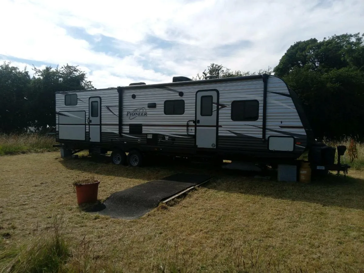 2019  37ft HEARTLAND PIONEER DS320. - Image 1