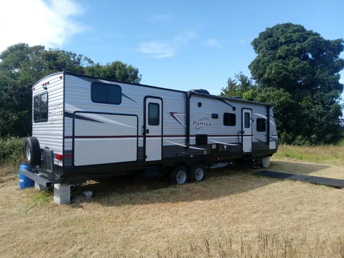 2019  37ft HEARTLAND PIONEER DS320. - Image 2