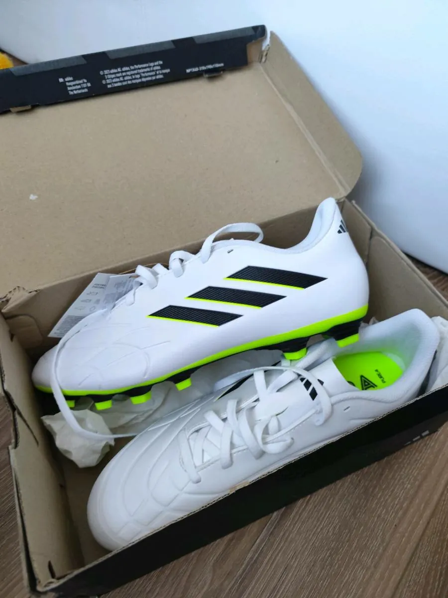 Football boots - Image 1