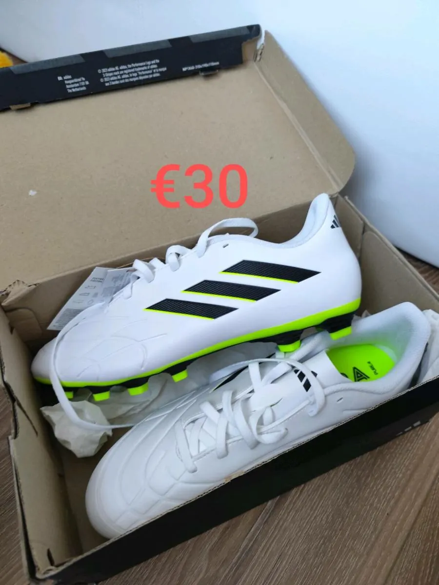 Football boots - Image 2