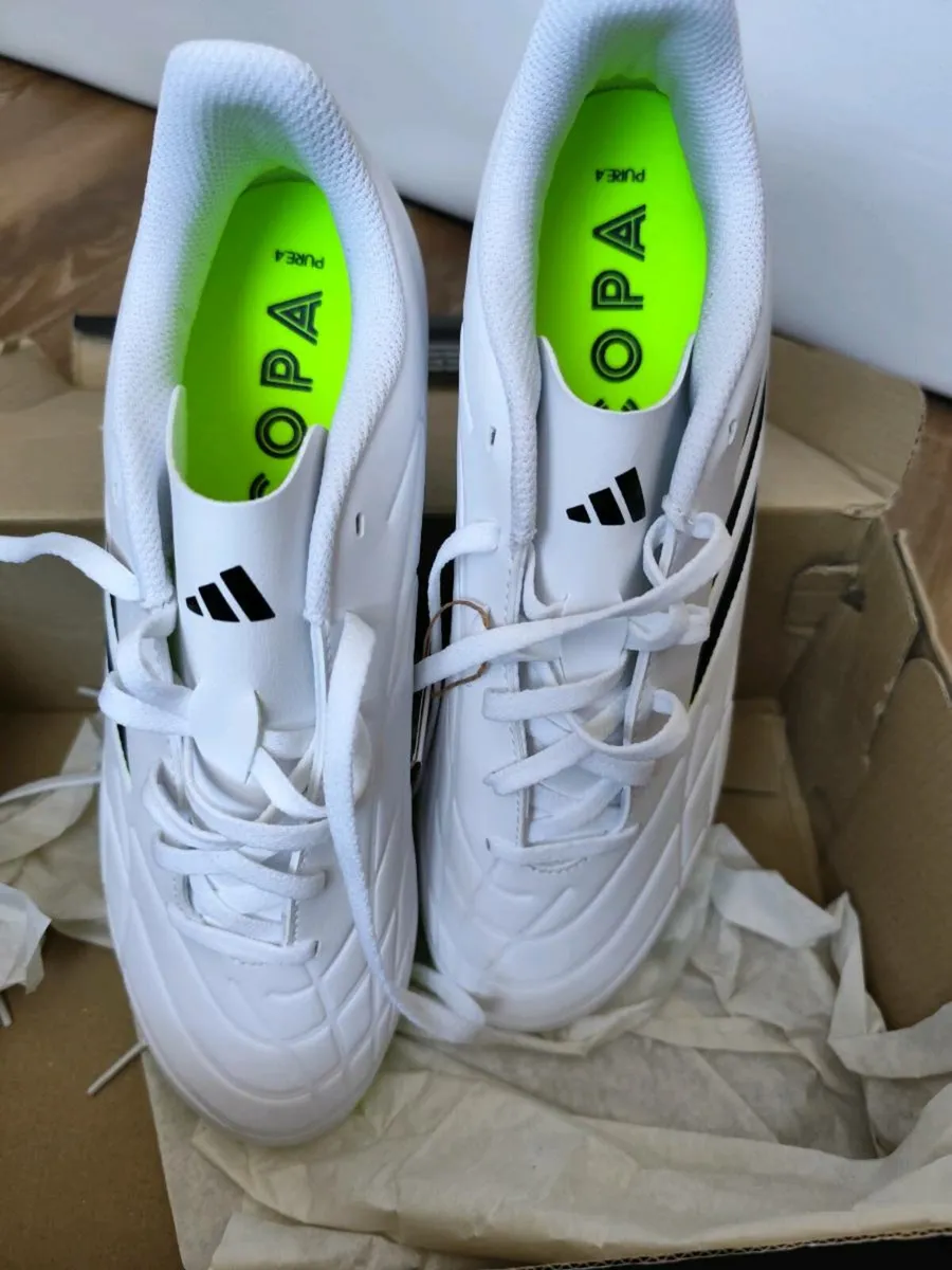 Football boots - Image 3
