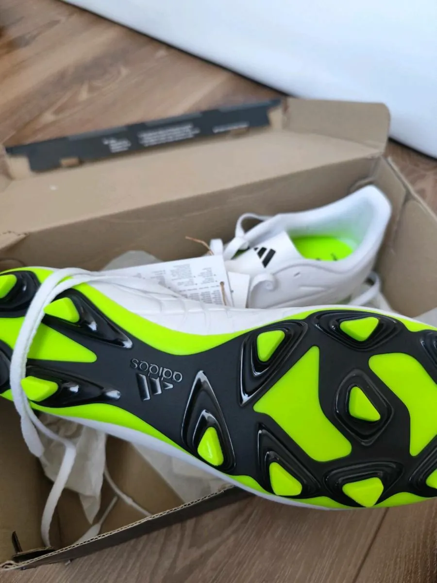 Football boots - Image 4