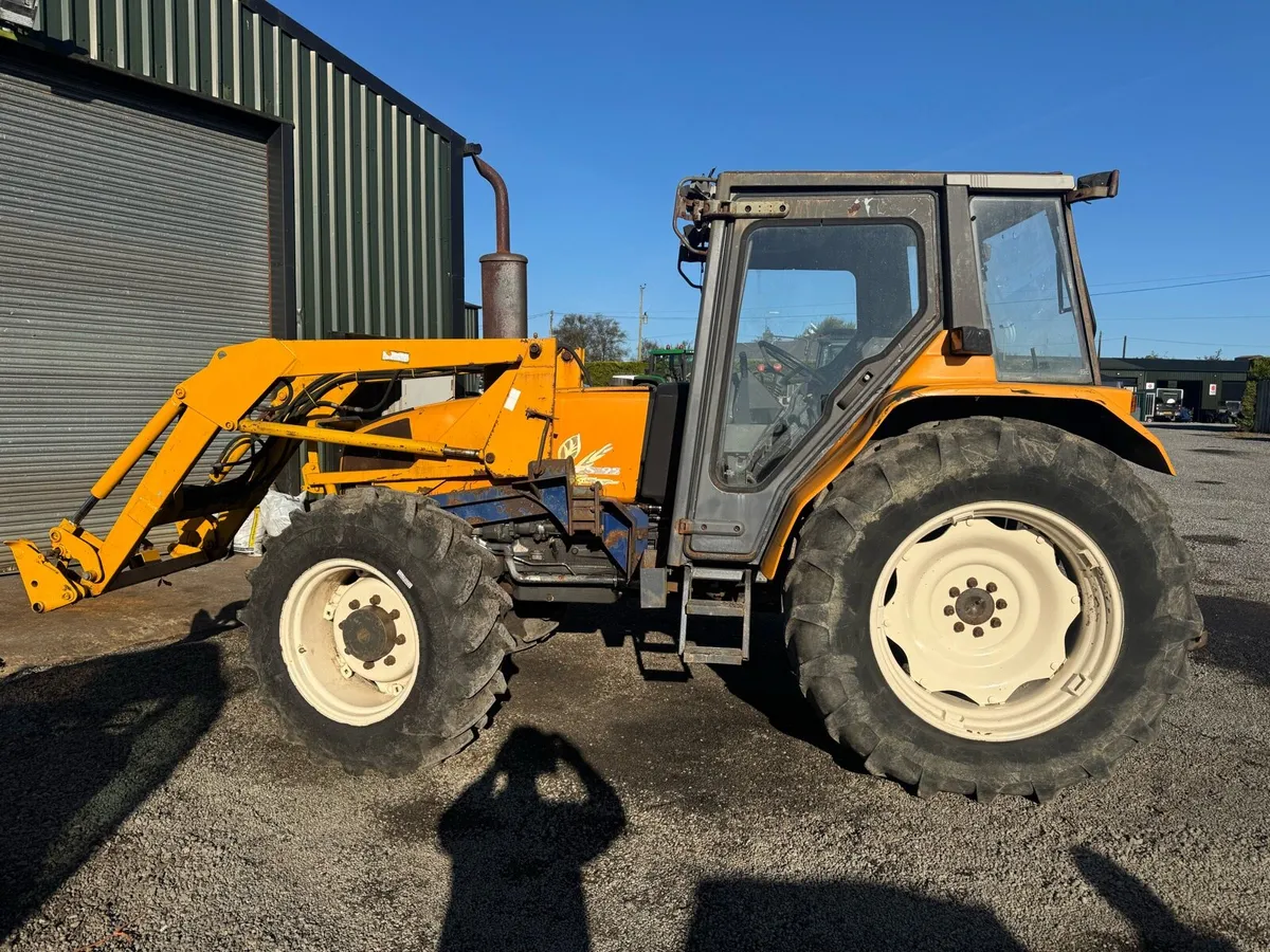 Renault ceres 95 4wd & loader - Image 1