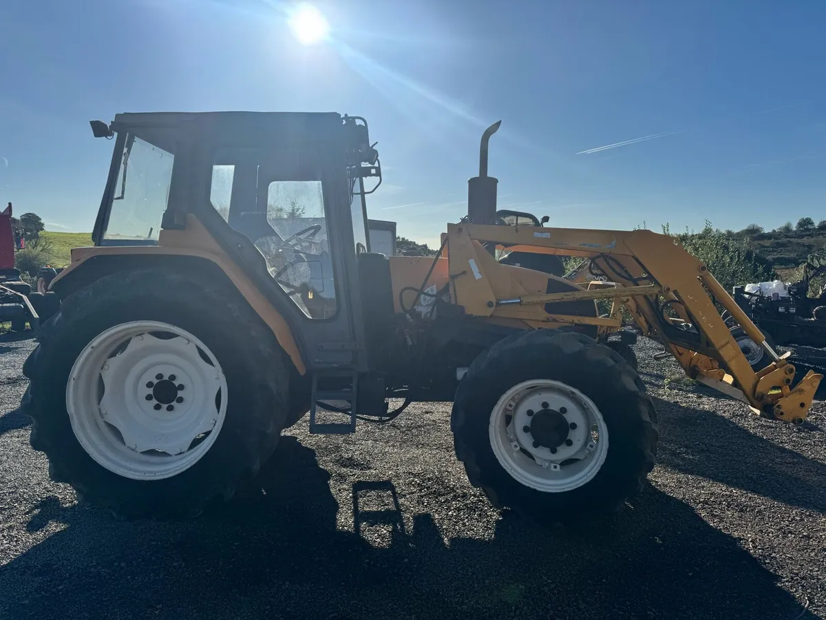 Renault ceres 95 4wd & loader - Image 2