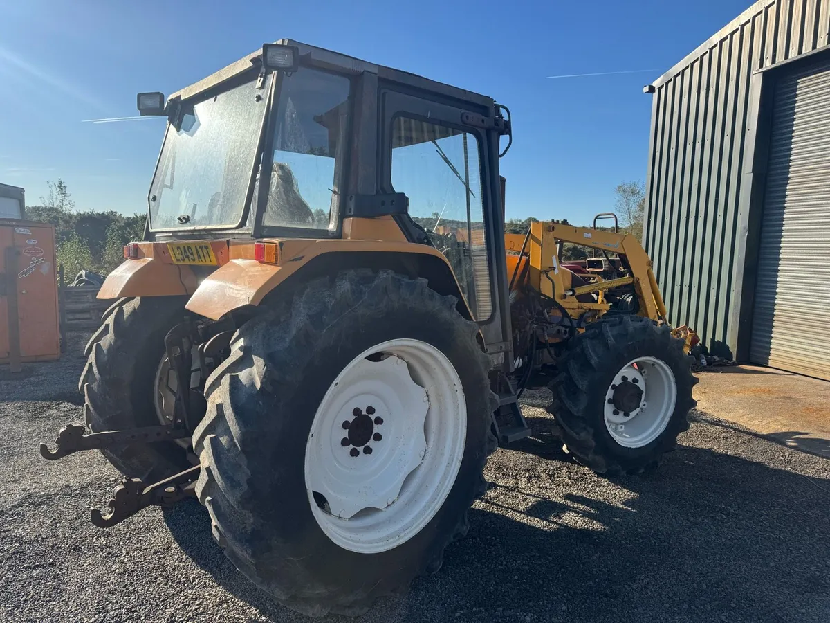 Renault ceres 95 4wd & loader - Image 3