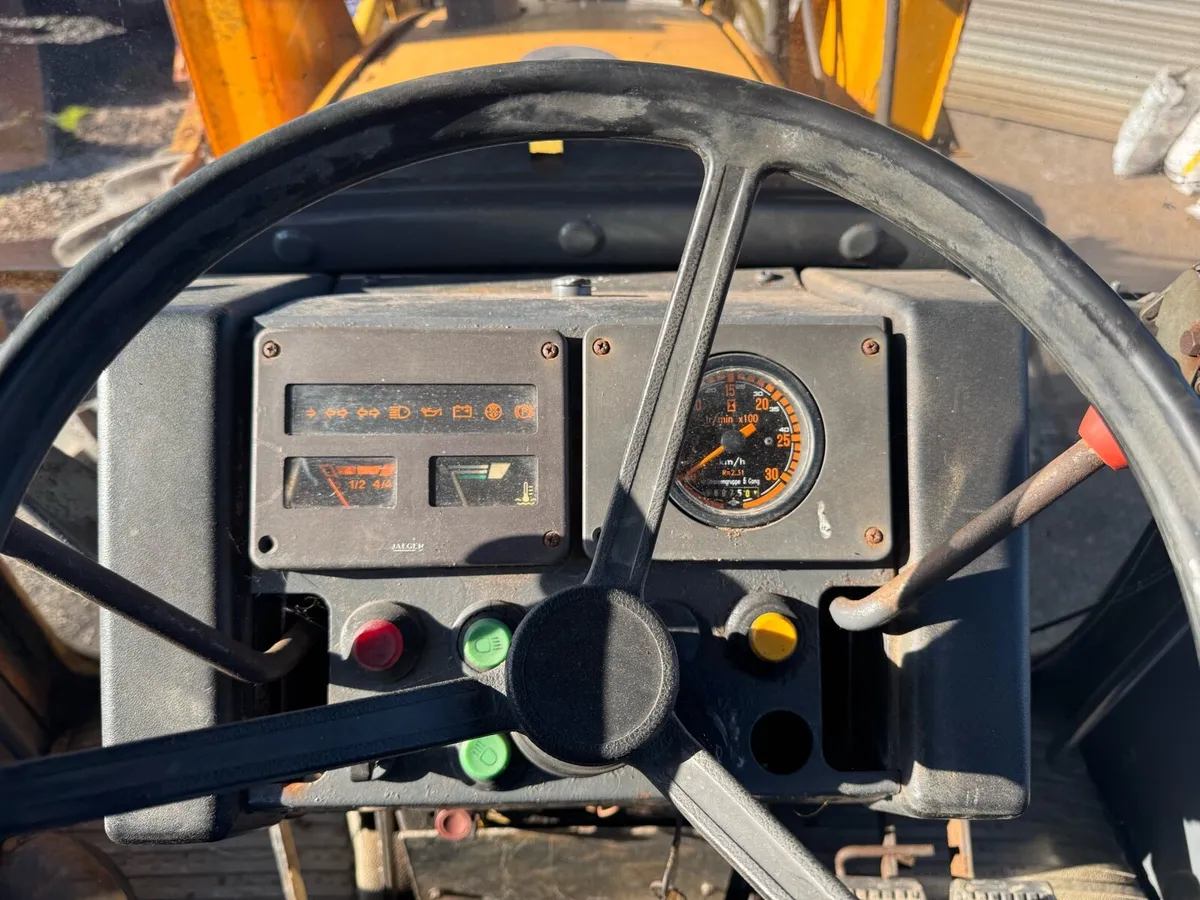 Renault ceres 95 4wd & loader - Image 4