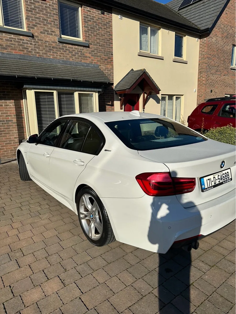 BMW 330e M sport - Image 2