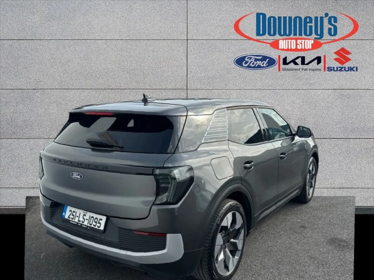 Ford Explorer Premium EV. - Image 3