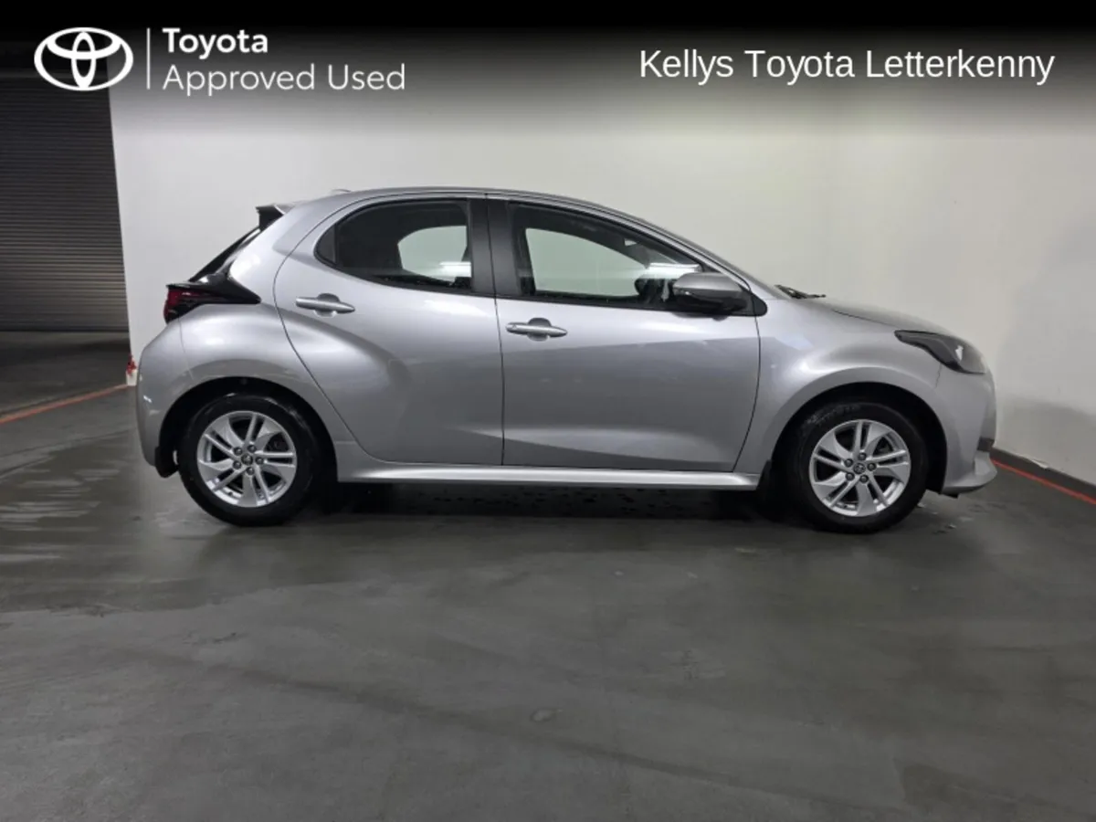 Toyota Yaris YARIS 1.5 HYBRID LUNA #38 - 1 OWNER - - Image 3