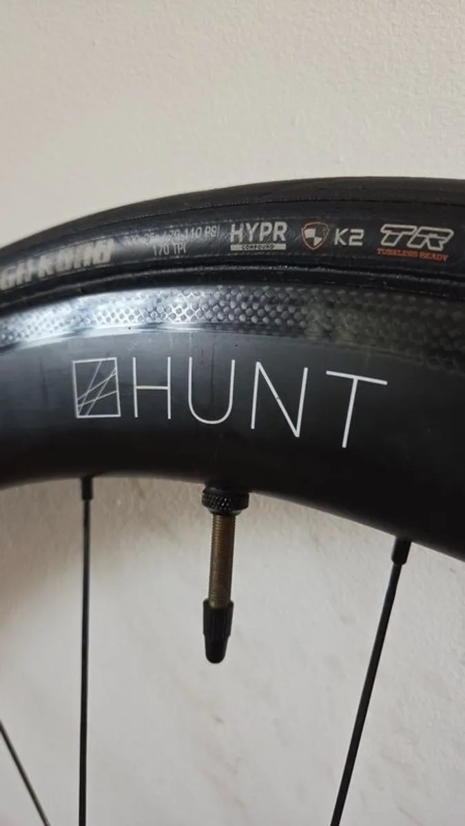 HUNT Carbon Tubeless Wheels + Tyres + Cassette - Image 2