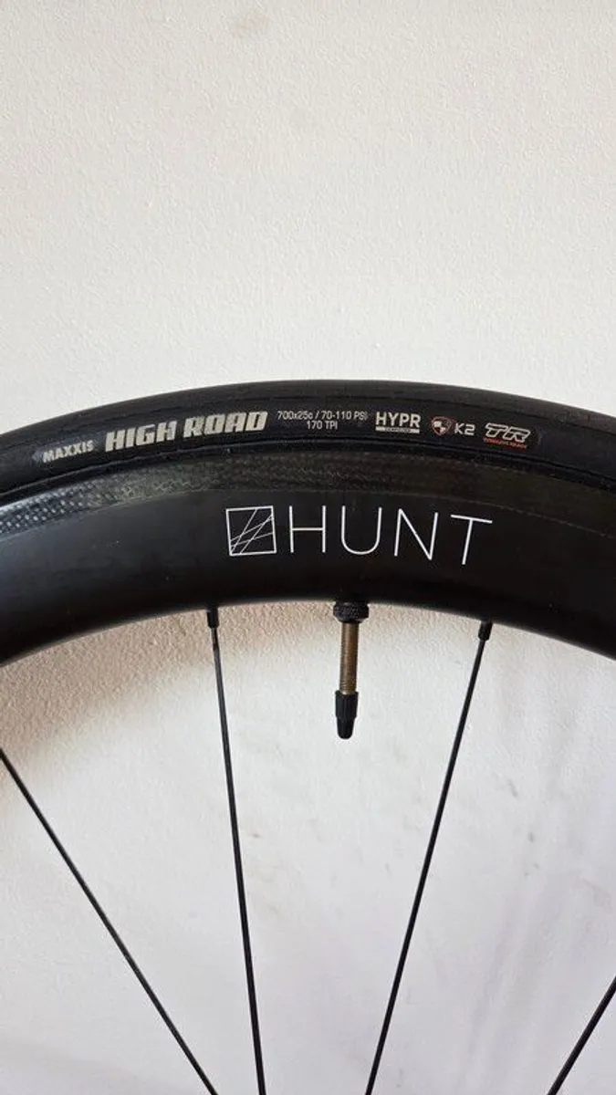 HUNT Carbon Tubeless Wheels + Tyres + Cassette - Image 3