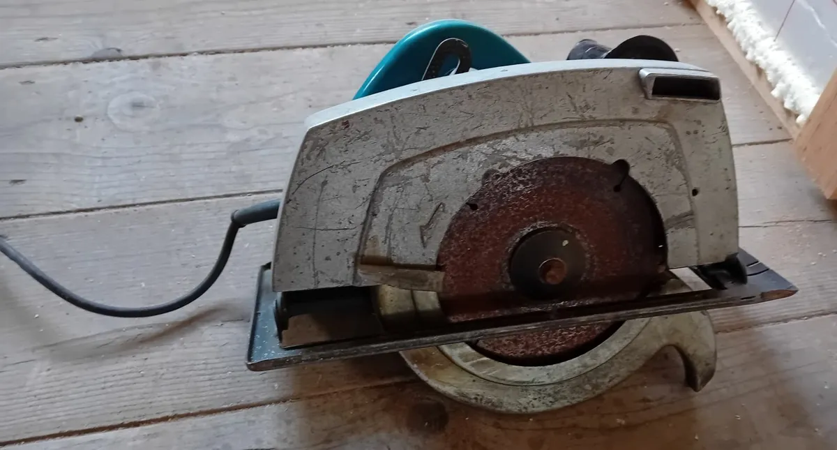 Makita Heavy Duty 9" Circular Saw - Image 2