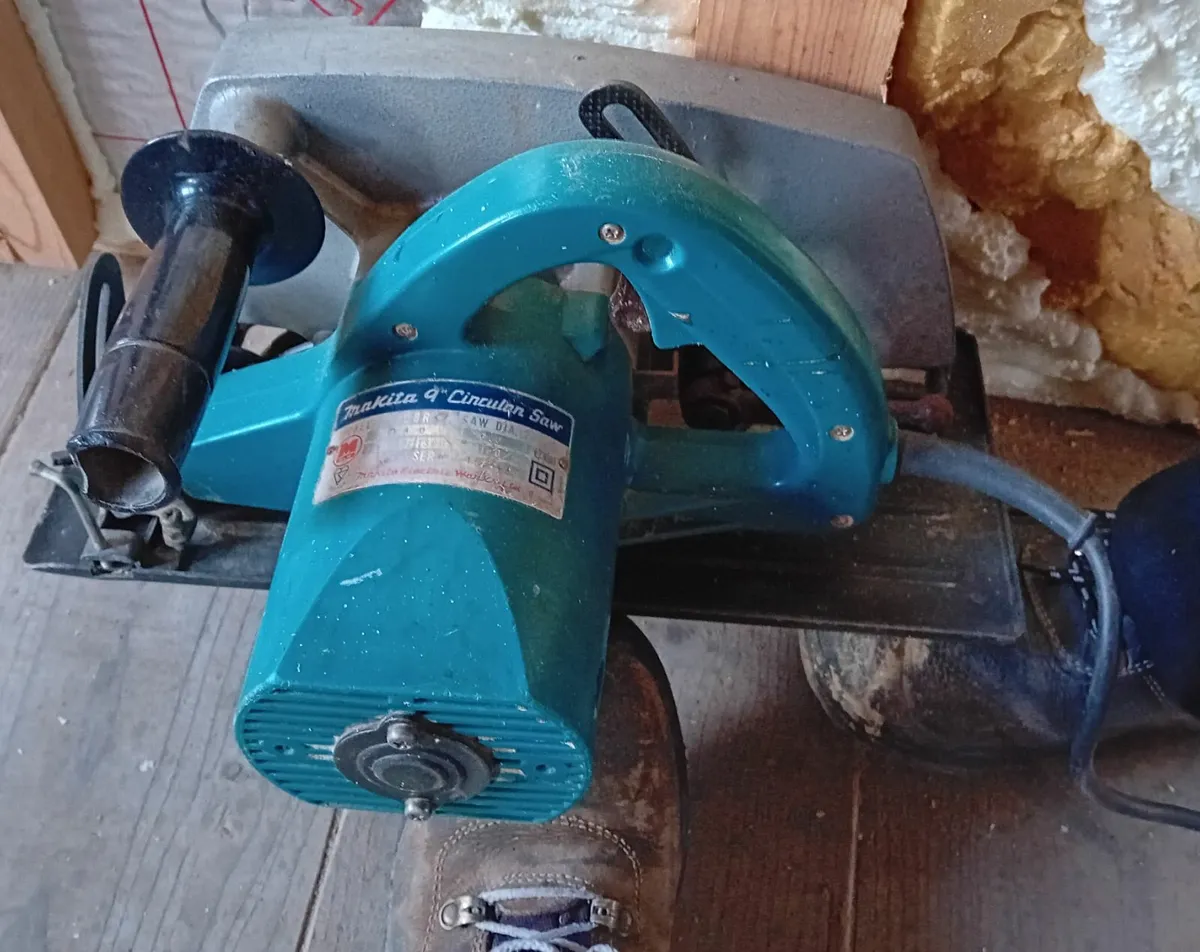 Makita Heavy Duty 9" Circular Saw - Image 1