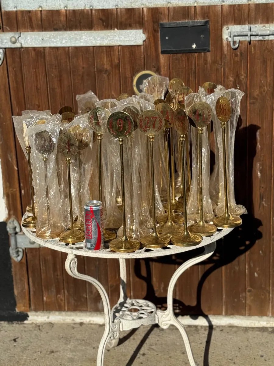 Assorted vintage brass table order numbers. - Image 3